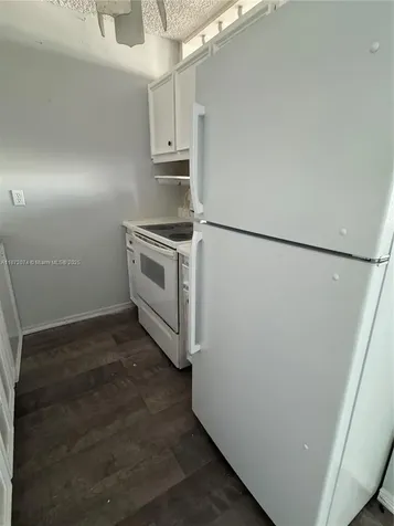815 SW 10th Terrace Hallandale Beach FL 33009