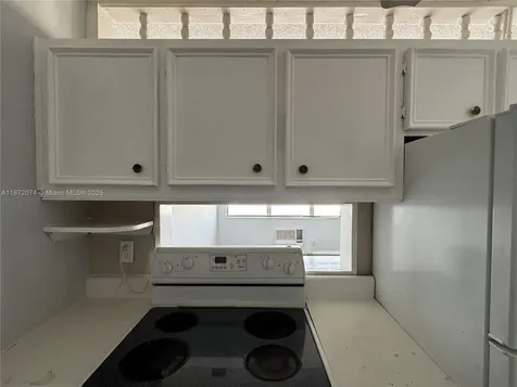 815 SW 10th Terrace Hallandale Beach FL 33009