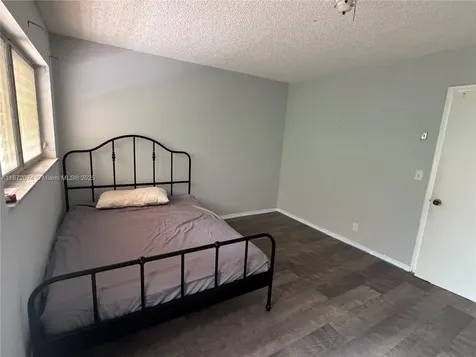 815 SW 10th Terrace Hallandale Beach FL 33009