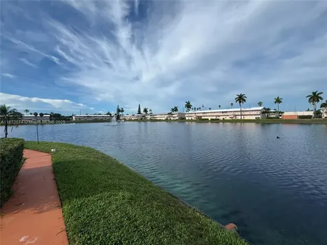 815 SW 10th Terrace Hallandale Beach FL 33009