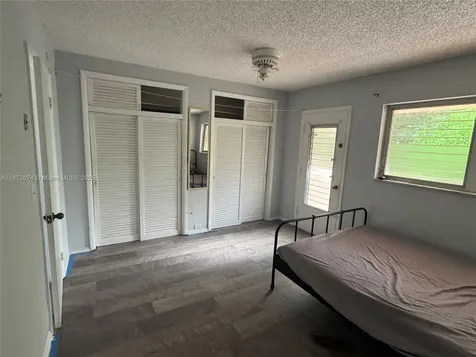 815 SW 10th Terrace Hallandale Beach FL 33009