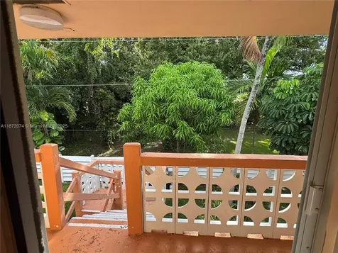 815 SW 10th Terrace Hallandale Beach FL 33009