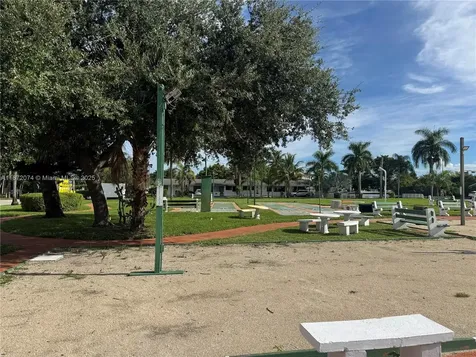 815 SW 10th Terrace Hallandale Beach FL 33009