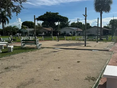 815 SW 10th Terrace Hallandale Beach FL 33009