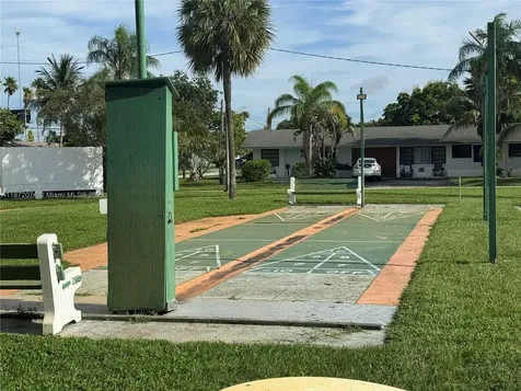 815 SW 10th Terrace Hallandale Beach FL 33009