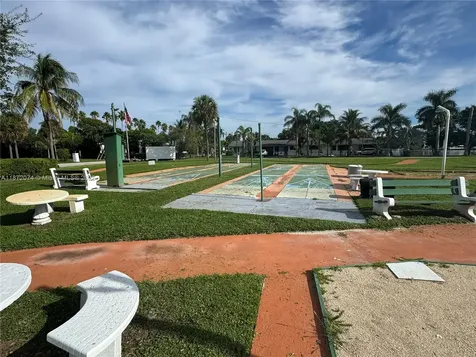 815 SW 10th Terrace Hallandale Beach FL 33009