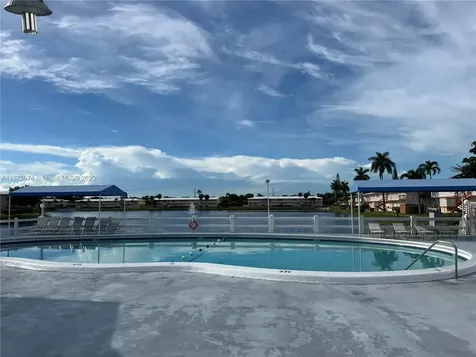 815 SW 10th Terrace Hallandale Beach FL 33009