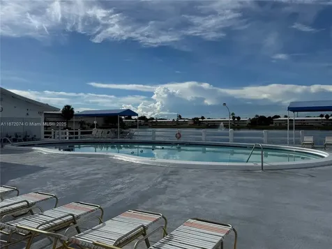 815 SW 10th Terrace Hallandale Beach FL 33009