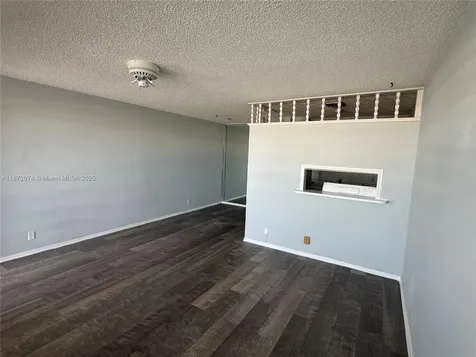 815 SW 10th Terrace Hallandale Beach FL 33009
