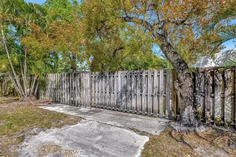 843 SW 20th Street Fort Lauderdale FL 33315