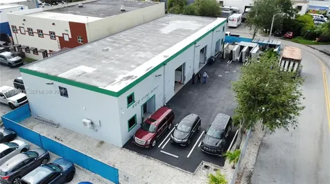 2757 W 77th Place Hialeah FL 33016