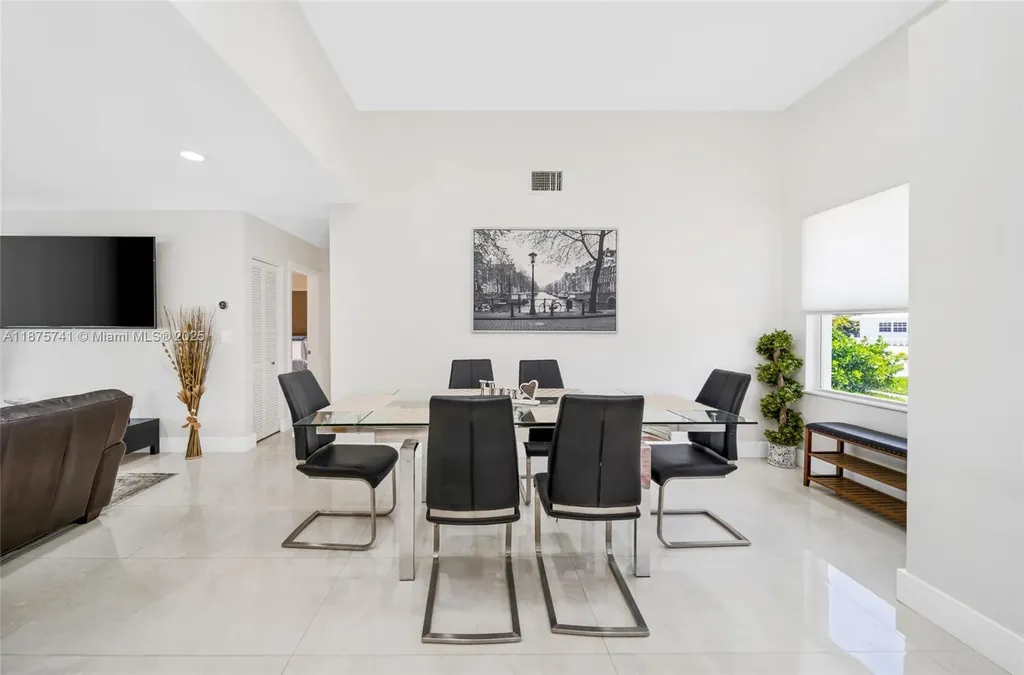 31 SE 12th Street Pompano Beach FL 33060