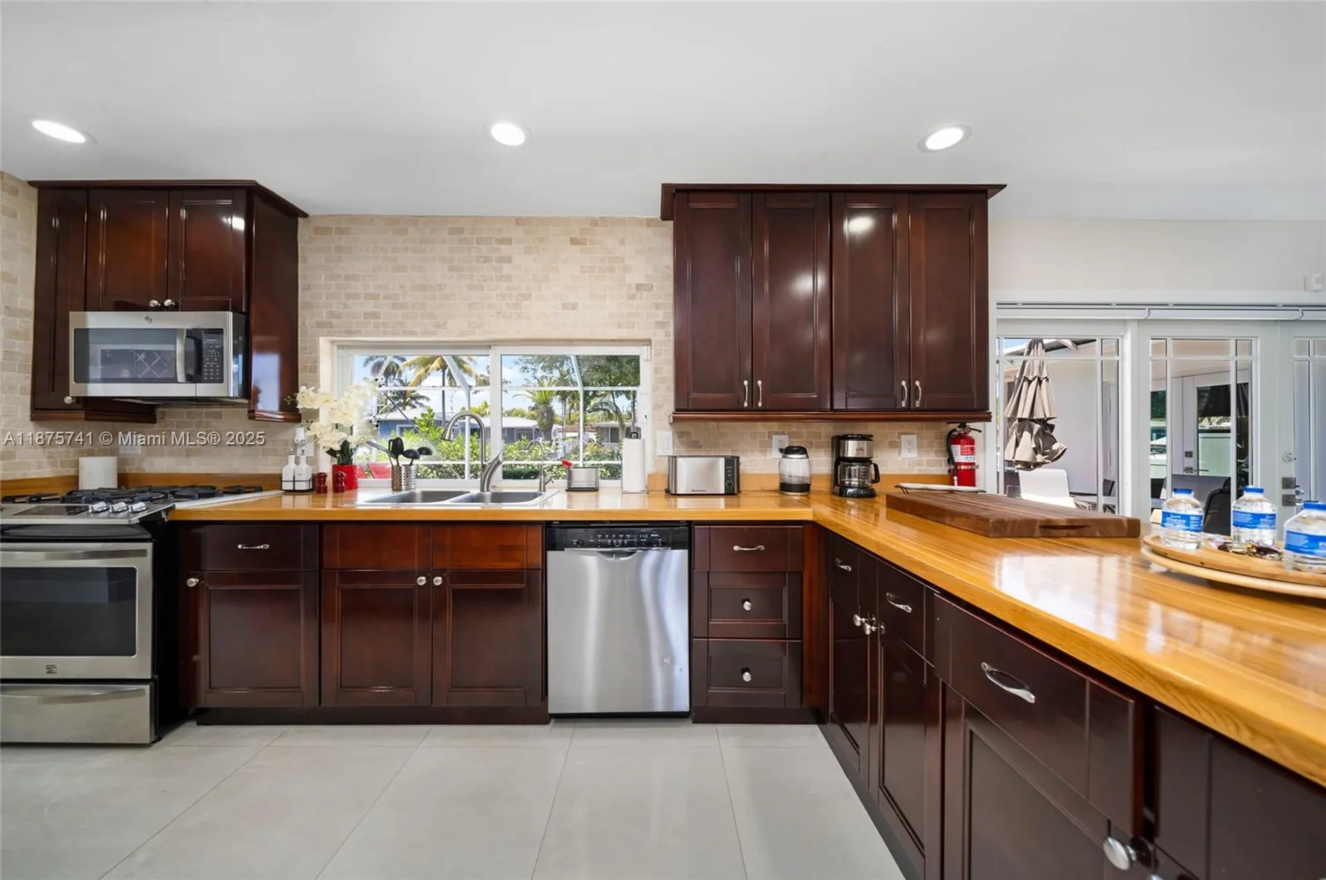 31 SE 12th Street Pompano Beach FL 33060