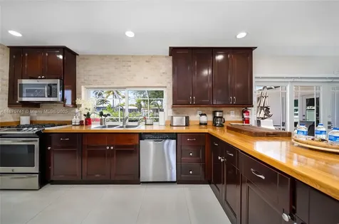 31 SE 12th Street Pompano Beach FL 33060