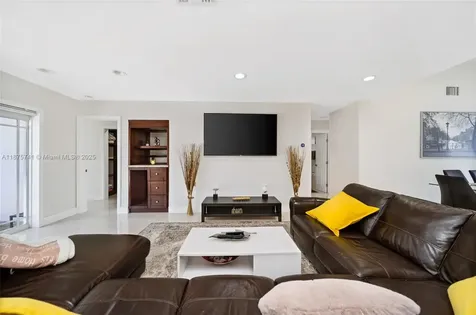 31 SE 12th Street Pompano Beach FL 33060
