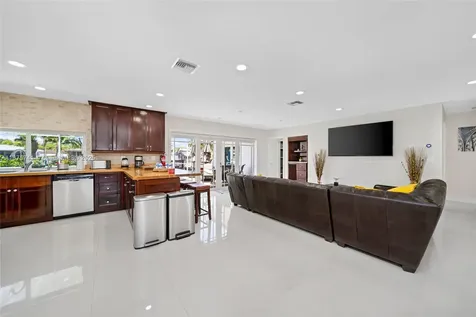 31 SE 12th Street Pompano Beach FL 33060