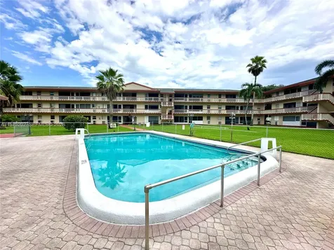 5300 Washington Street Hollywood FL 33021