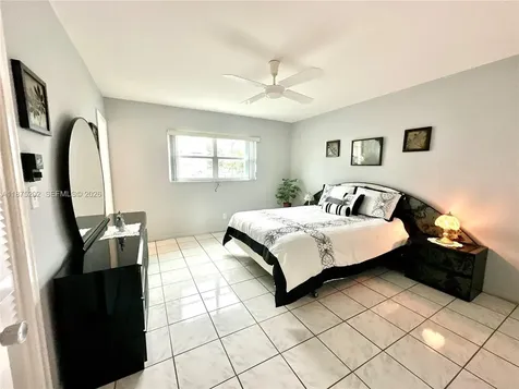 5300 Washington Street Hollywood FL 33021