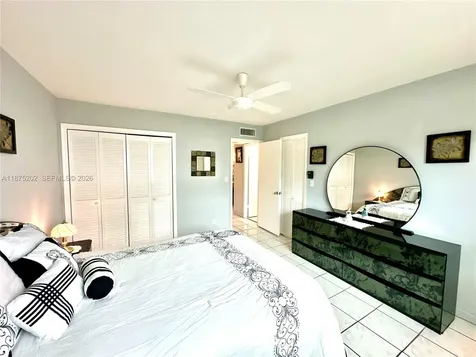 5300 Washington Street Hollywood FL 33021