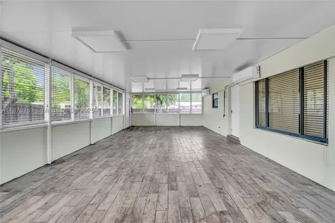 17130 NE 7th Avenue North Miami Beach FL 33162