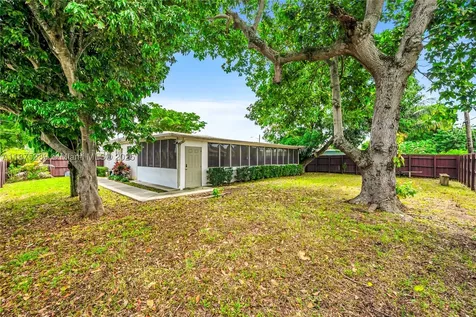 17130 NE 7th Avenue North Miami Beach FL 33162
