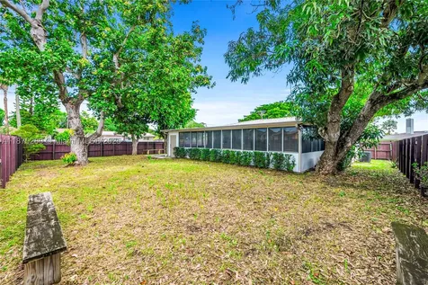 17130 NE 7th Avenue North Miami Beach FL 33162