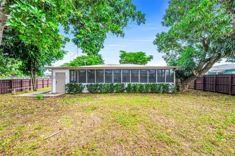 17130 NE 7th Avenue North Miami Beach FL 33162