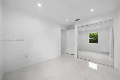 524 NW 10th Hallandale Beach FL 33009