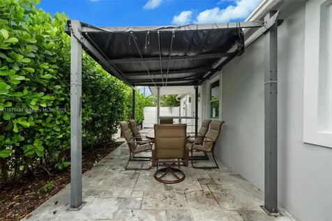 524 NW 10th Hallandale Beach FL 33009
