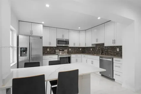 524 NW 10th Hallandale Beach FL 33009