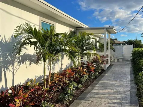 524 NW 10th Hallandale Beach FL 33009