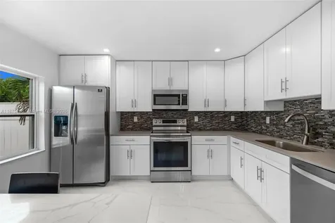 524 NW 10th Hallandale Beach FL 33009