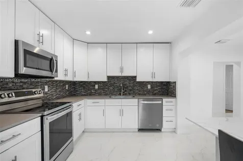 524 NW 10th Hallandale Beach FL 33009