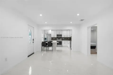 524 NW 10th Hallandale Beach FL 33009