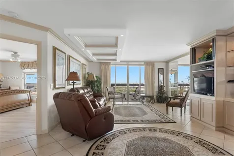 3500 Mystic Pointe Drive Aventura FL 33180