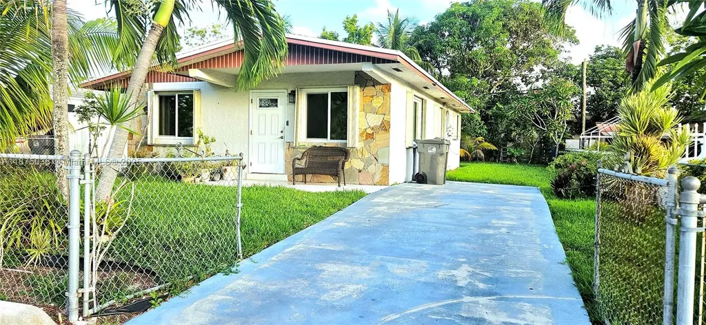 5704 SW 37th Street West Park FL 33023
