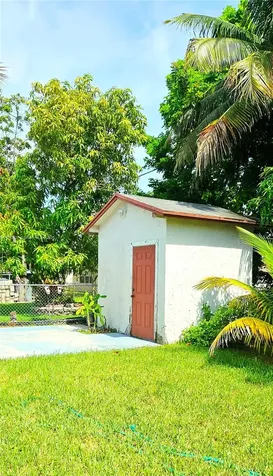 5704 SW 37th Street West Park FL 33023