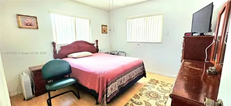 5704 SW 37th Street West Park FL 33023