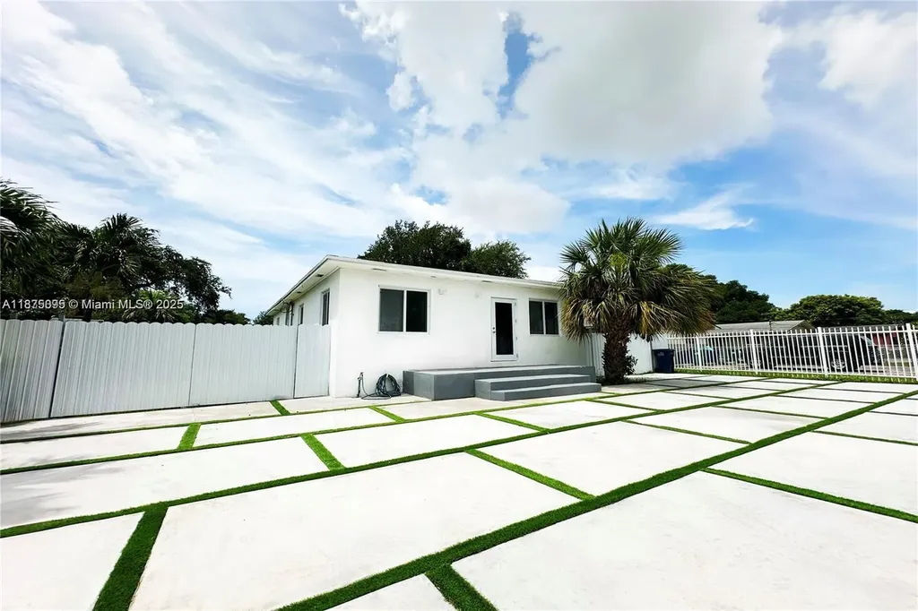 2740 NW 49th Street Miami FL 33142