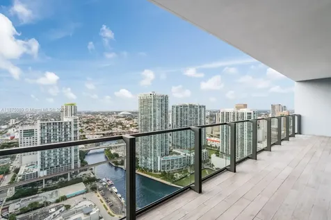 68 SE 6th Street Miami FL 33131