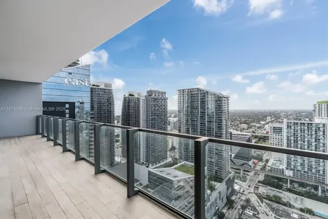 68 SE 6th Street Miami FL 33131