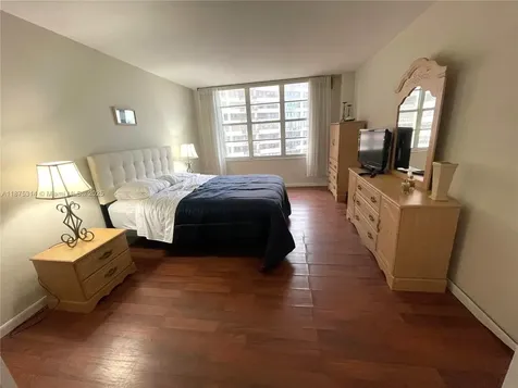 5161 Collins Avenue Miami Beach FL 33140