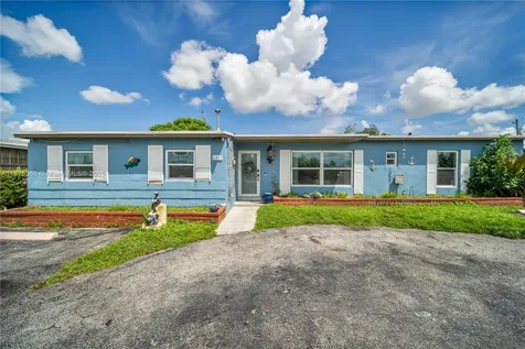 1317 W 61st Place Hialeah FL 33012