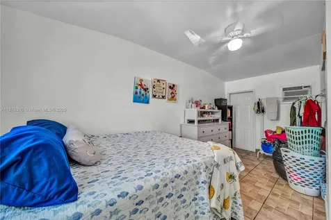 1317 W 61st Place Hialeah FL 33012