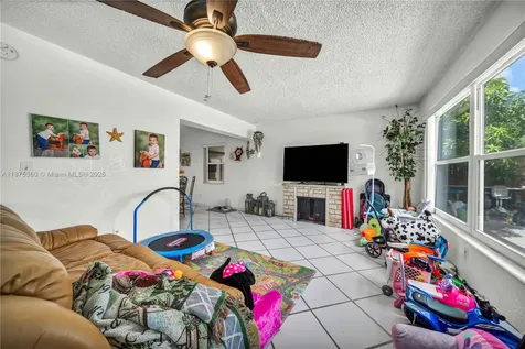 1317 W 61st Place Hialeah FL 33012