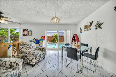 1317 W 61st Place Hialeah FL 33012
