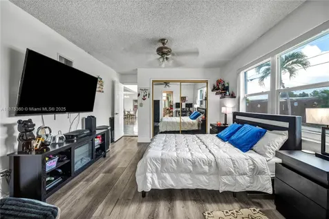 1317 W 61st Place Hialeah FL 33012