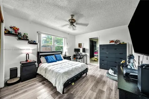 1317 W 61st Place Hialeah FL 33012