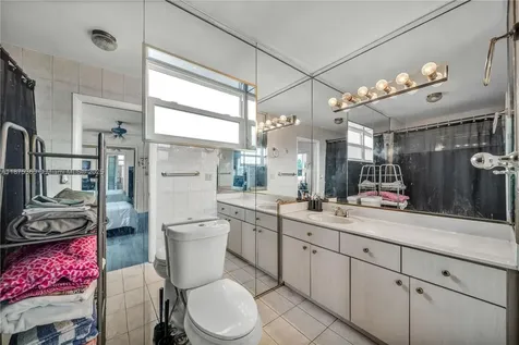 1317 W 61st Place Hialeah FL 33012