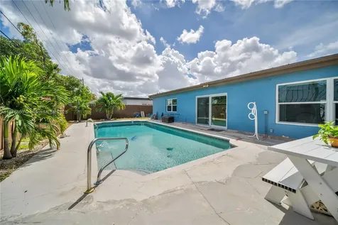 1317 W 61st Place Hialeah FL 33012